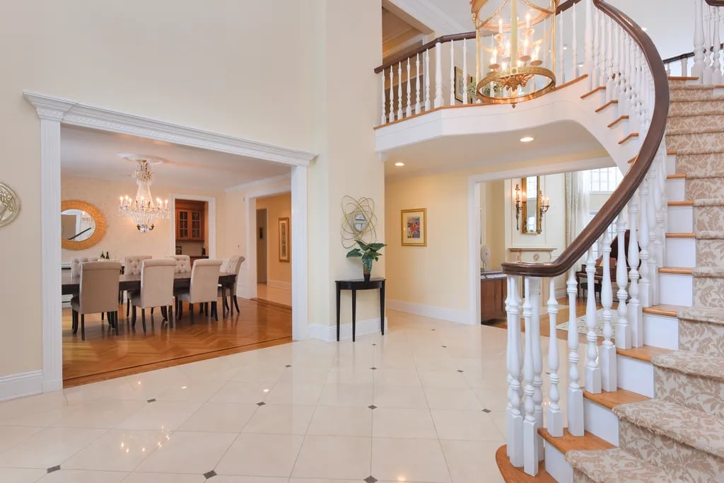 39 Hunting Hollow Ct