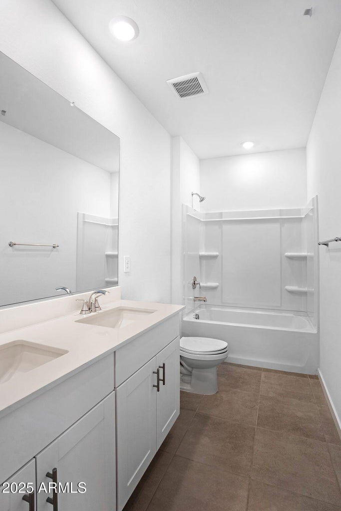 4811 W HUNTER Trail