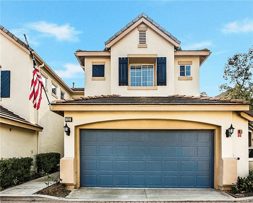 223 Seacountry Ln