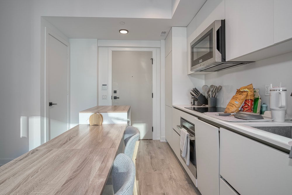 327 King Street W 1408