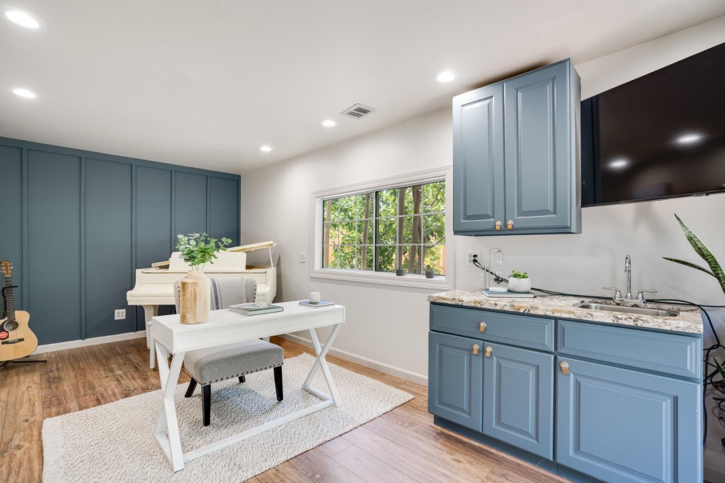 15720 Loma Vista Ave, Los Gatos, CA 95032-3637