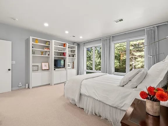 24 Trailside Rd