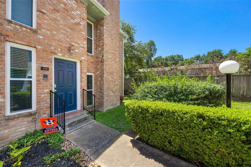 3200 S Gessner Rd, #244