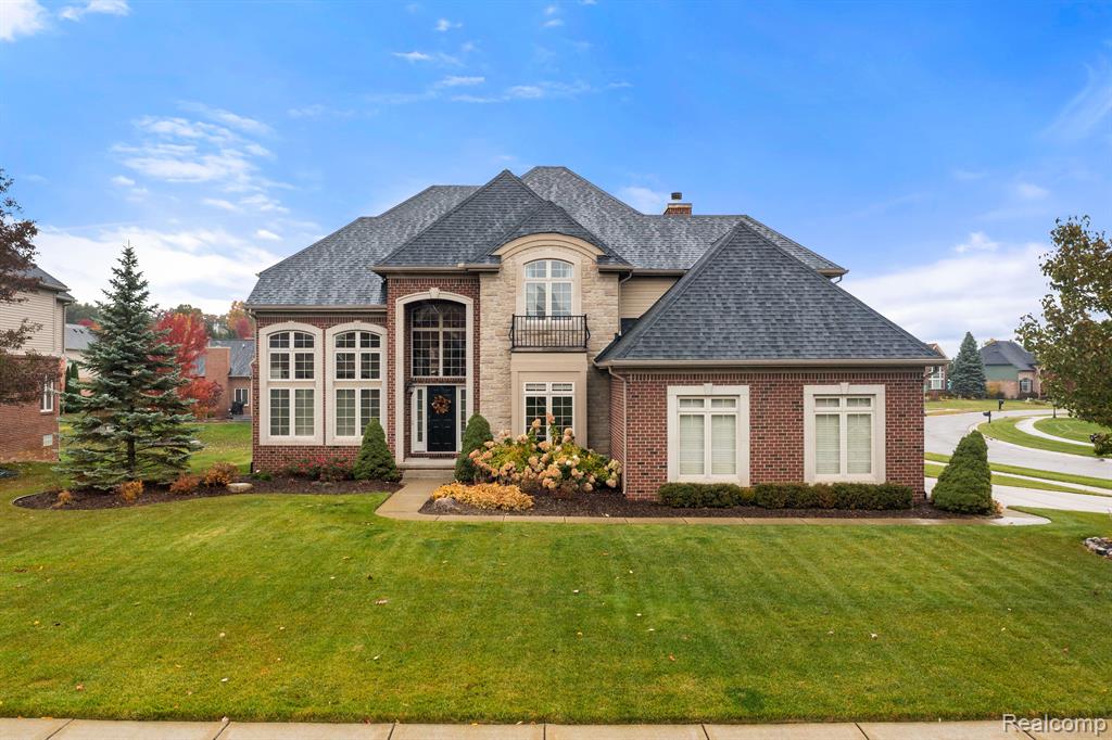 870 Pembroke