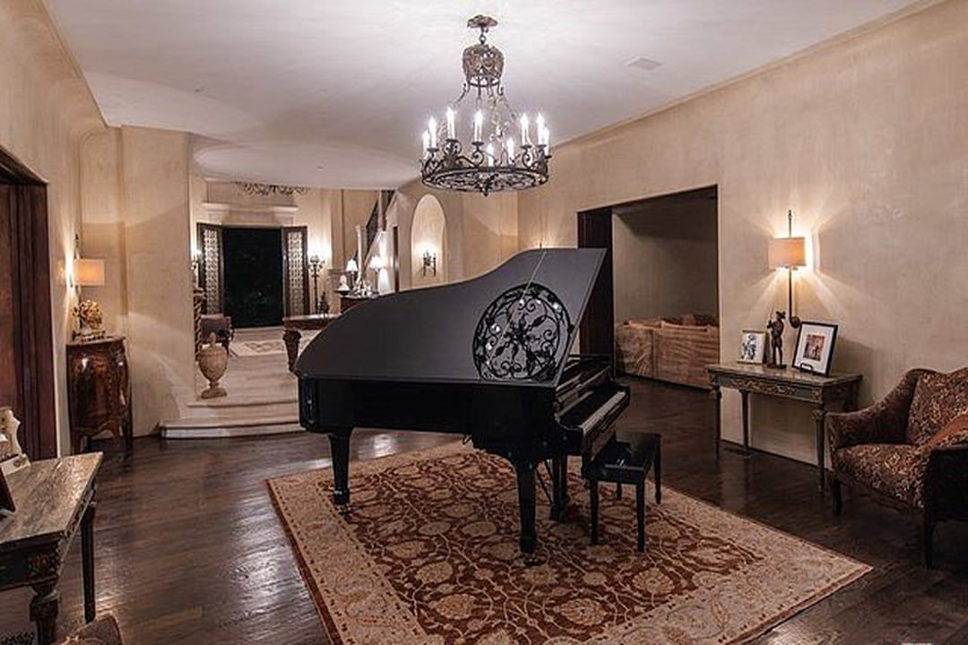 Velvet Manor
