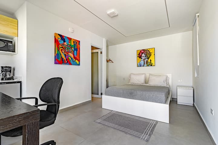 Beach House Apt 7 • Studio w/ Kitchenette • Beach - Airbnb