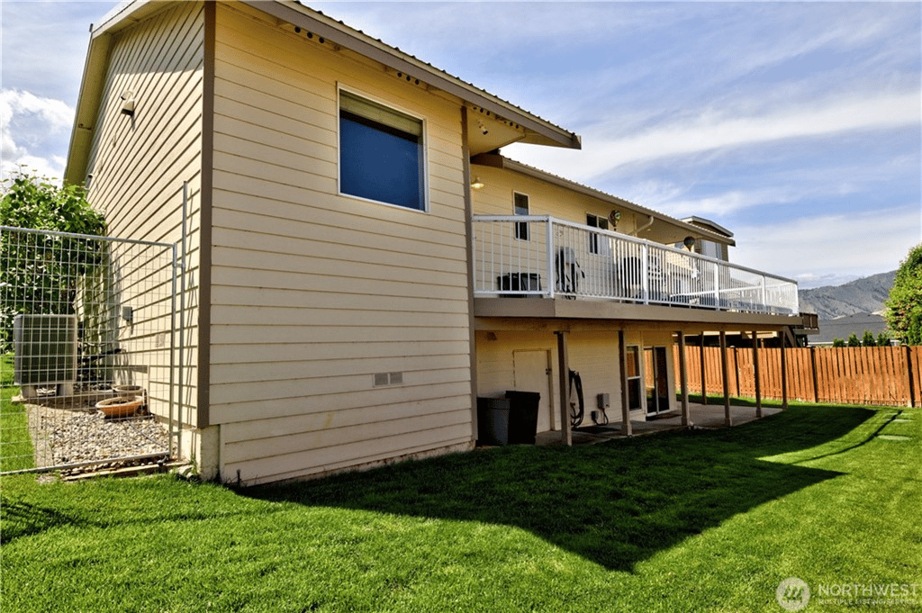 101 W Emerson Dr