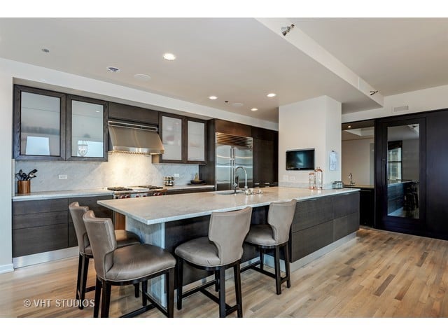 6 N Michigan Ave #1303