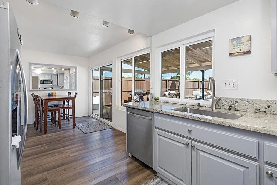 5676  Chateau Dr San Diego, CA