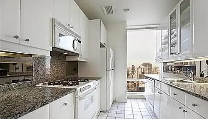 845 United Nations Plaza #56E