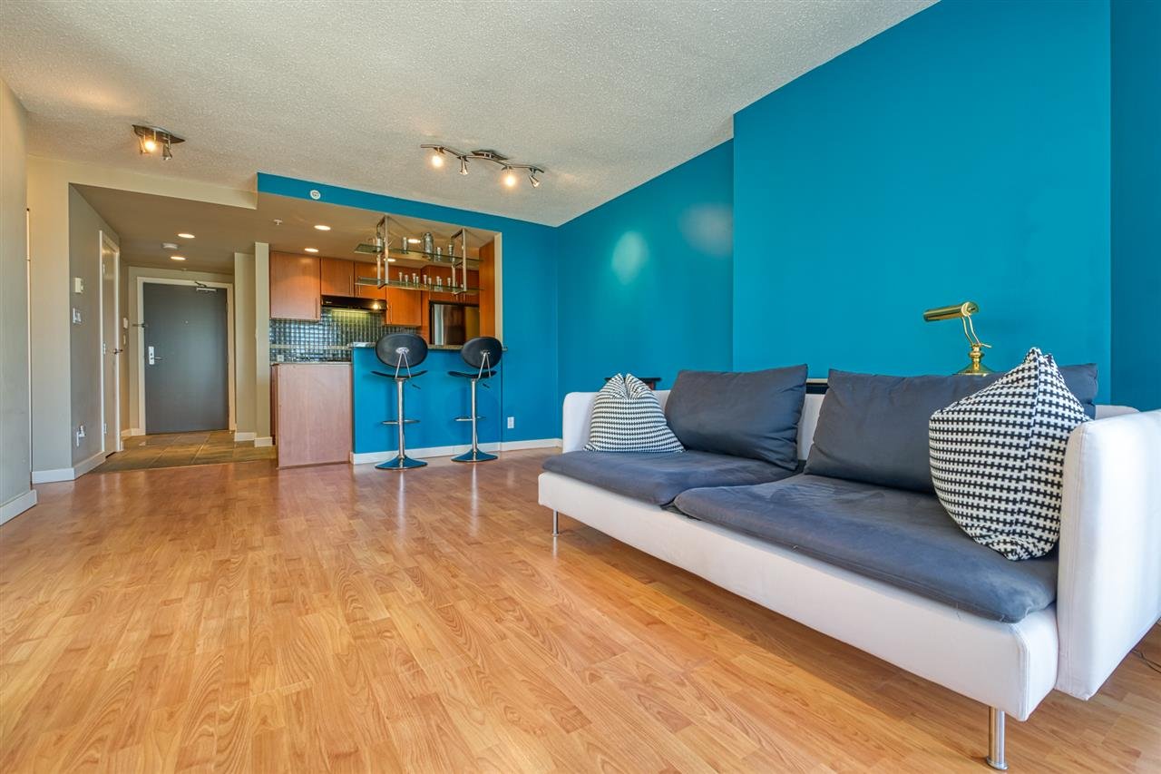 2207-583 Beach Cres
