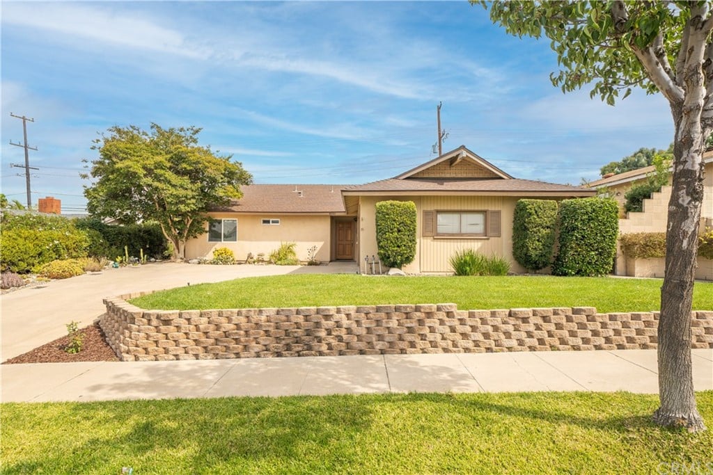 4053 N Santa Lucia St