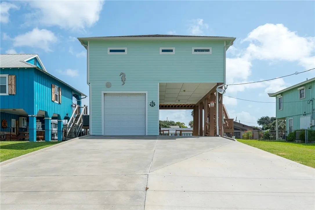 138 Palm Dr