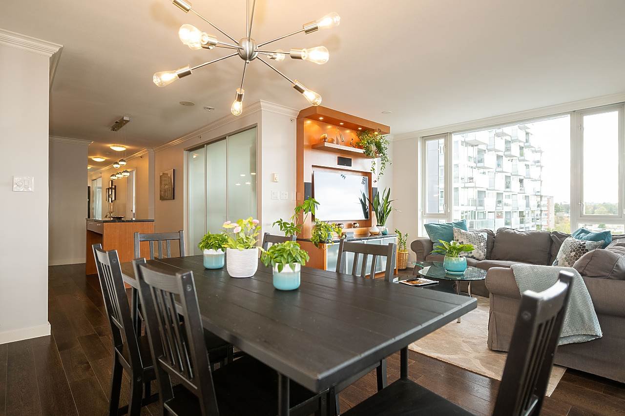 809-328 E 11th Ave