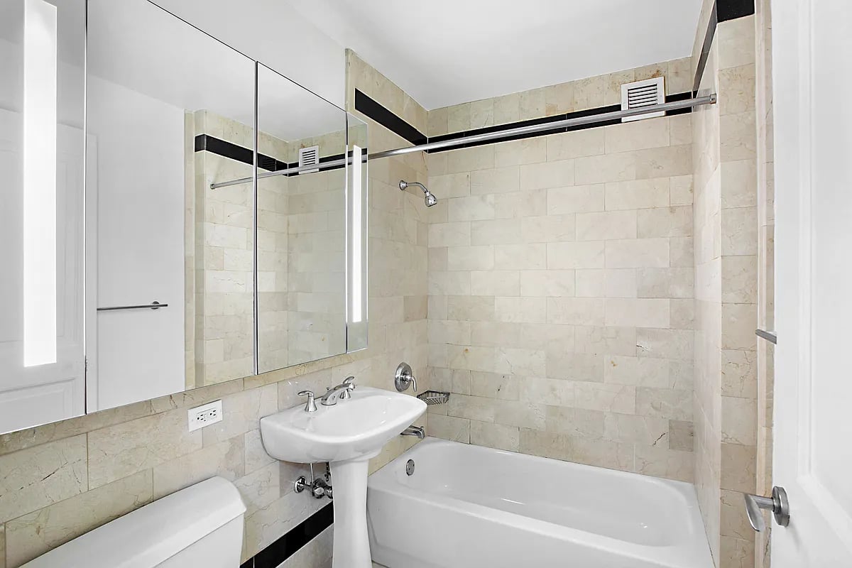 20 West St #4J