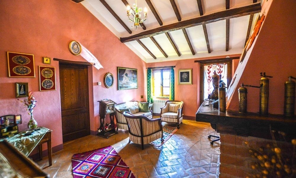 19th Century Farmhouse Near Lake Trasimeno