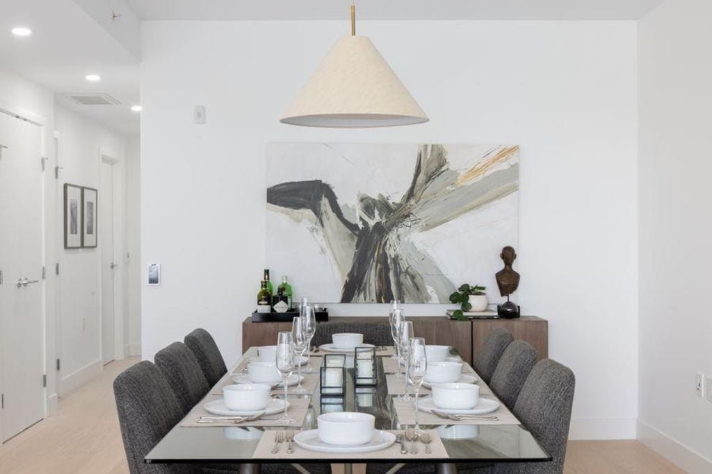 1327 Marine Dr, #304