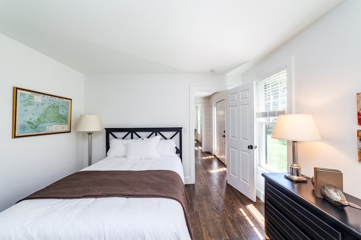 Luxury 5 Bedroom Katama Estate With Pool & Hot Tub