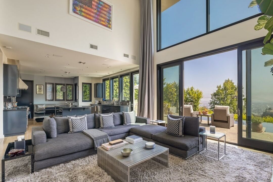 Aria Manor, Sunset Plaza Dr, 90069