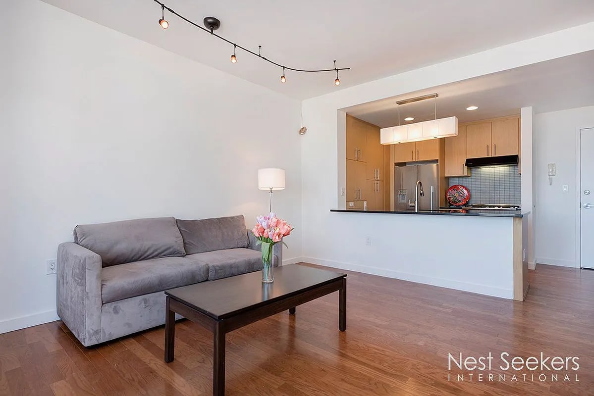 5-49 Borden Ave, #F9