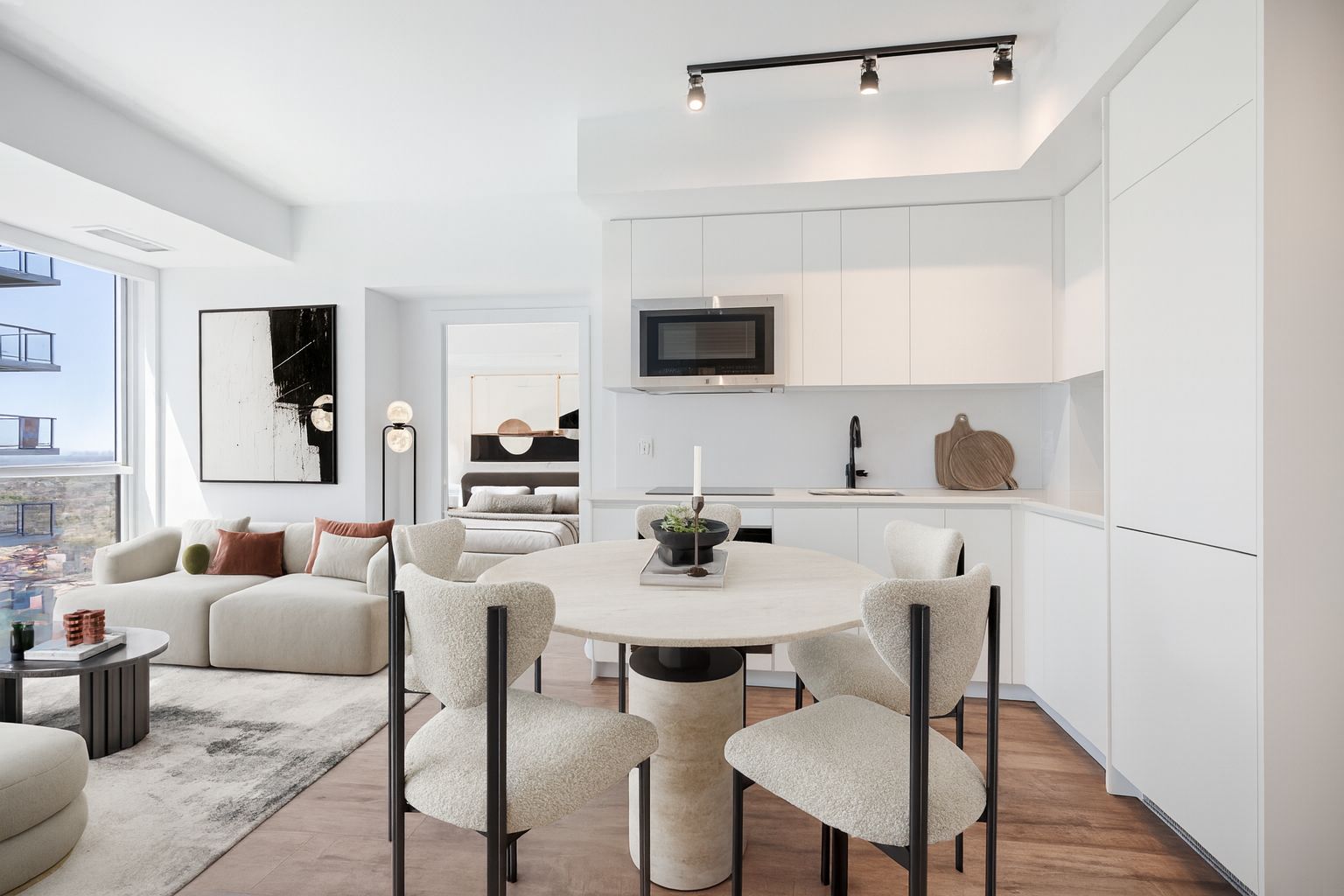 327 King Street W Unit: 4704
