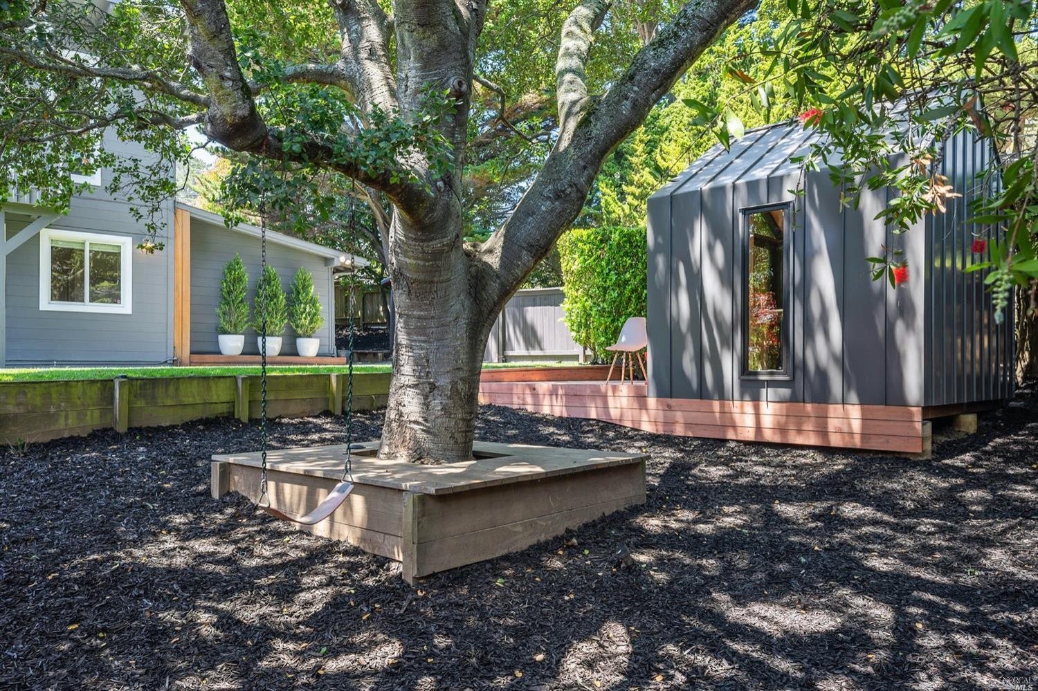 2 Cedarwood Ln