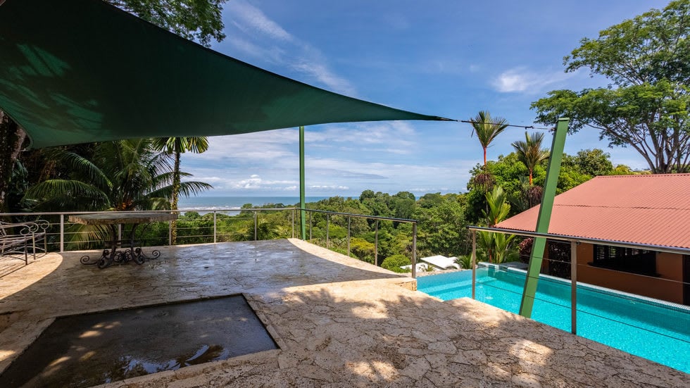 Home with White Water Views and Easy Access in Ojochal