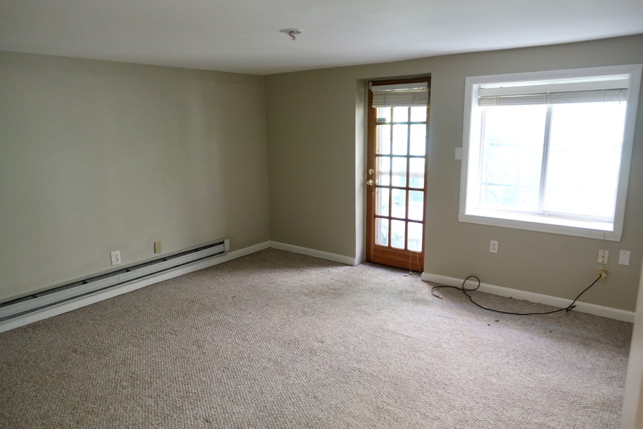 South End - Private Entry 1 bed 1 bath w. Laundry / Patio! 