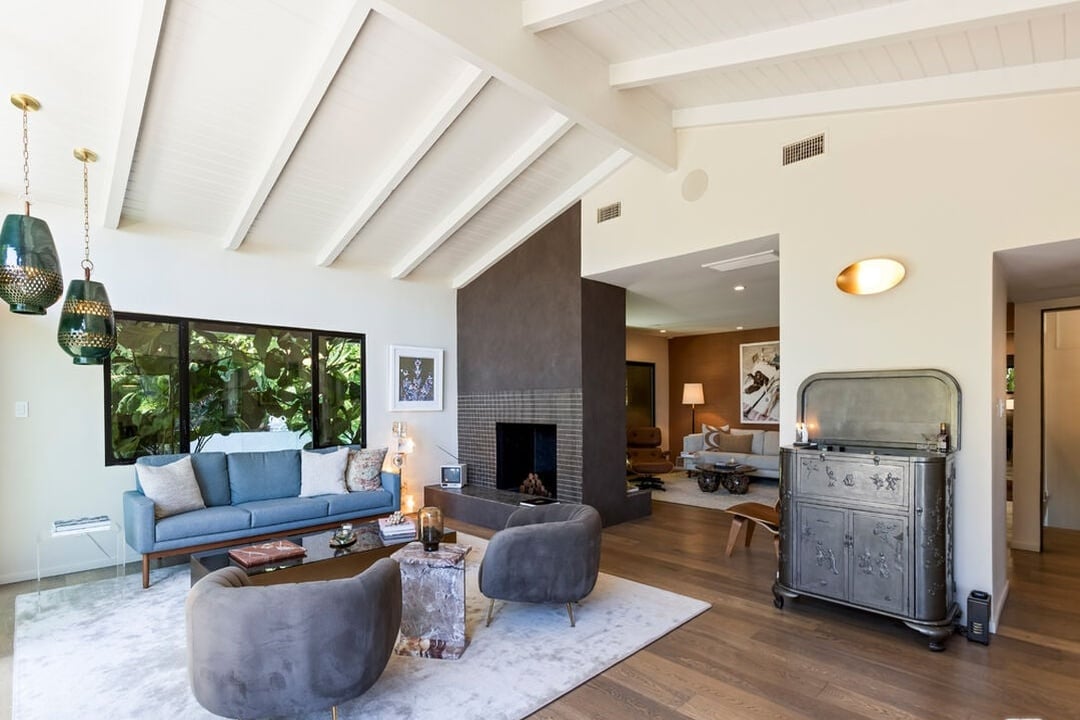 Halo Crest, Queens Rd, 90069