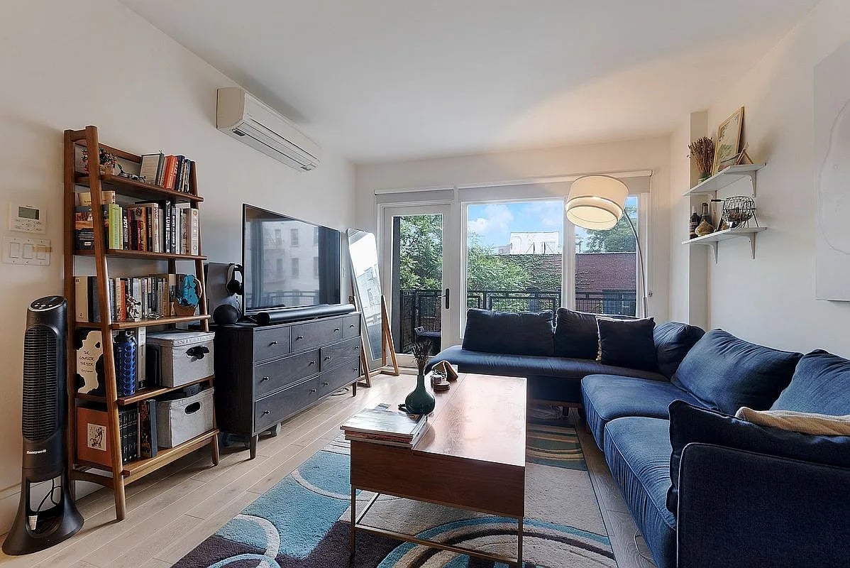 15 E 19th St #4C