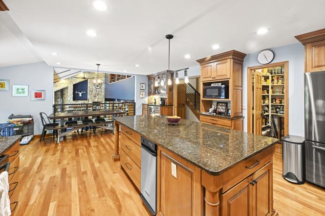 76 Crosstie Ln