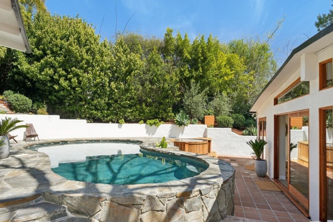 Sunset Crest Dr, 90046