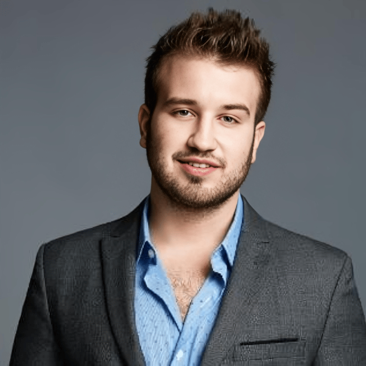 Christian Casados Los Angeles, CA Real Estate Agent Headshot