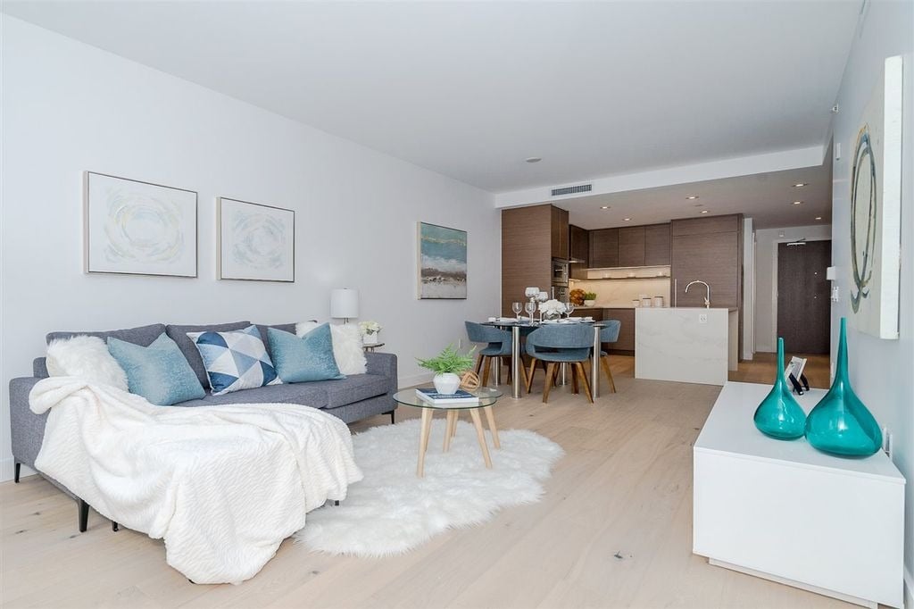 5693 Elizabeth St, #203