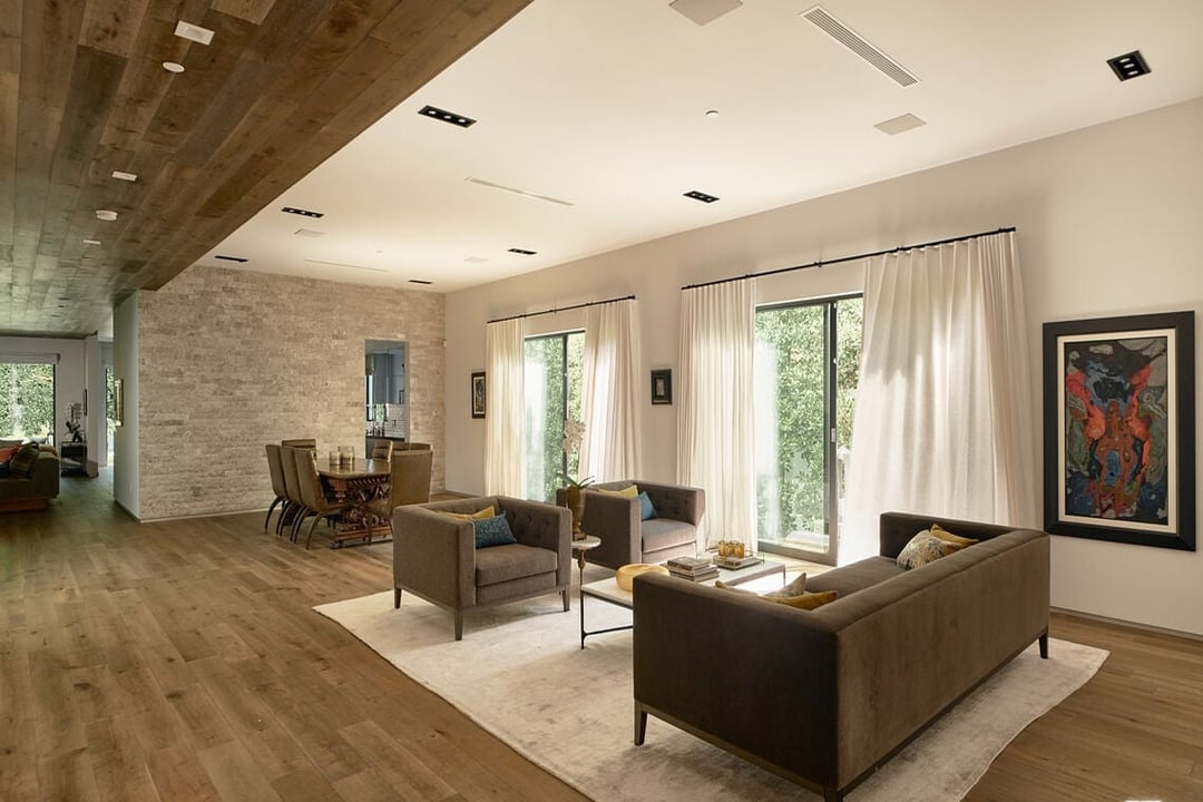 N Bowling Green Way, 90049