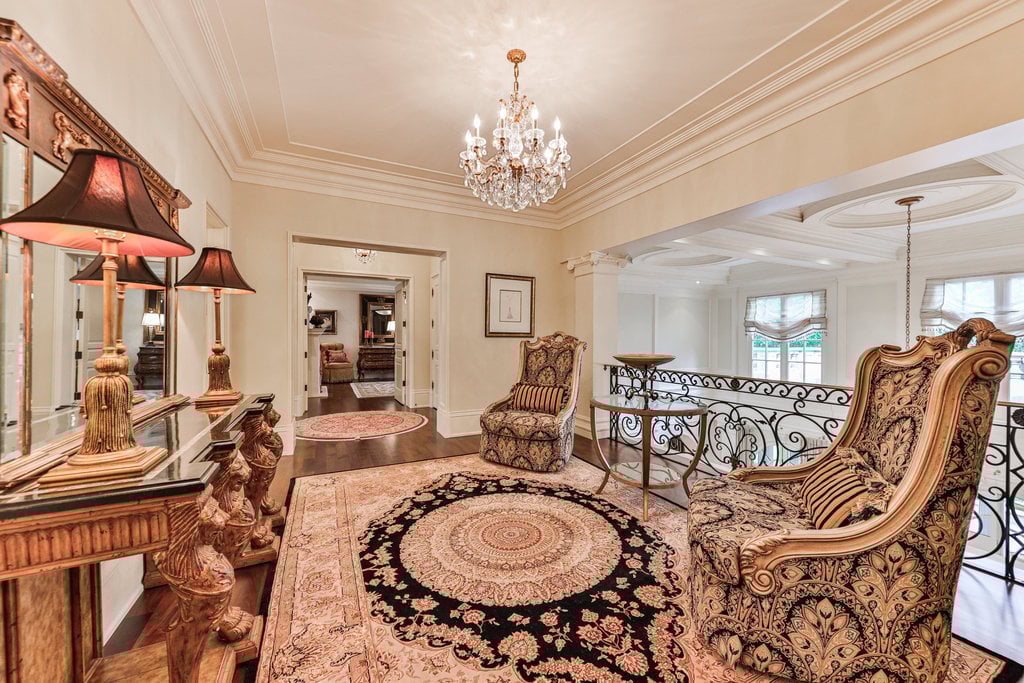 489 Lakeshore Road East