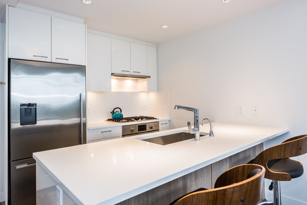 802-6383 Cambie St