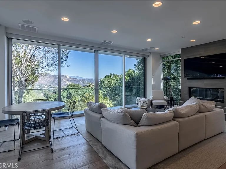 7350 Pacific View Dr