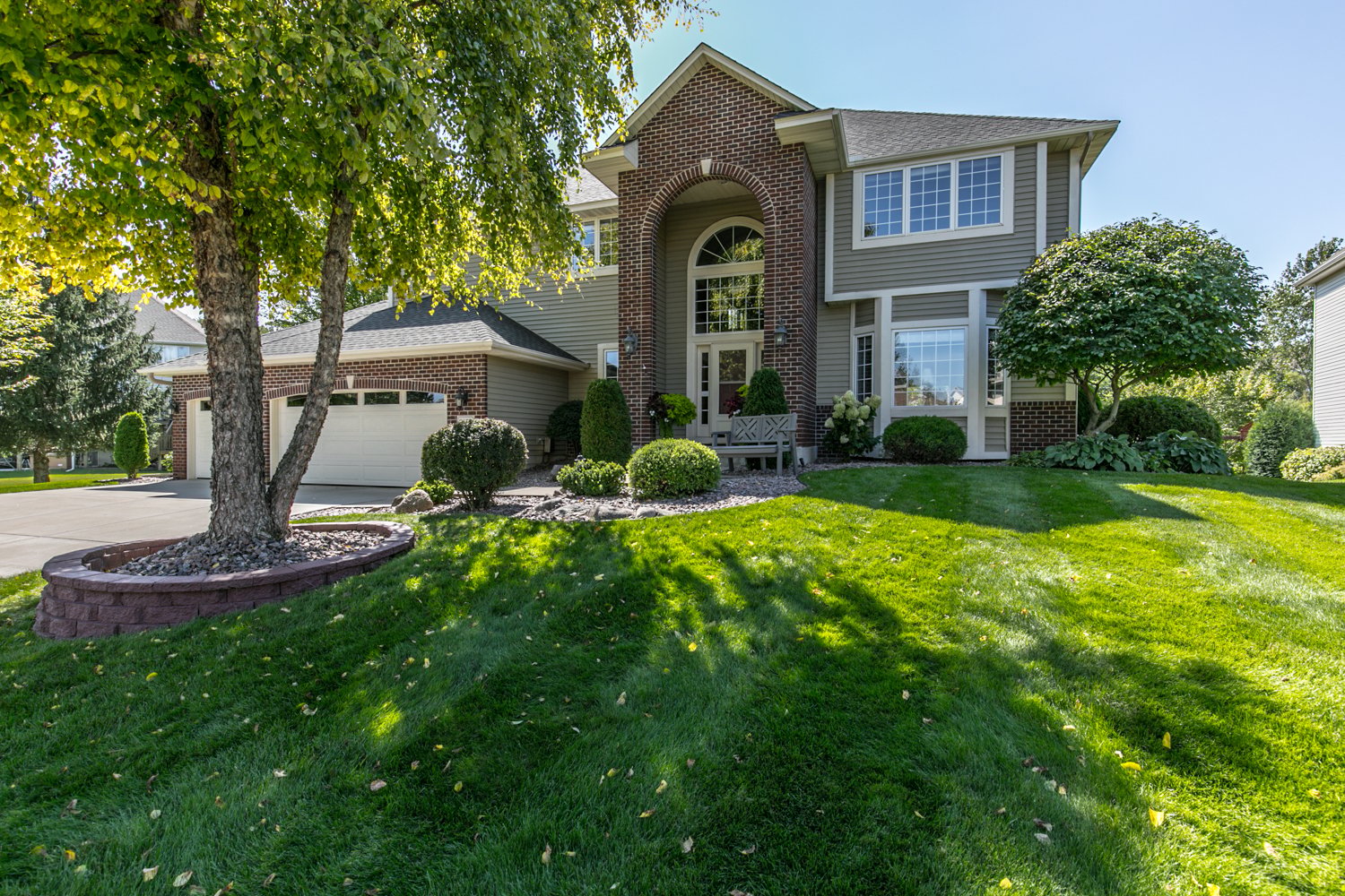 Beautiful 2-Story in Desirable OakParke Estates