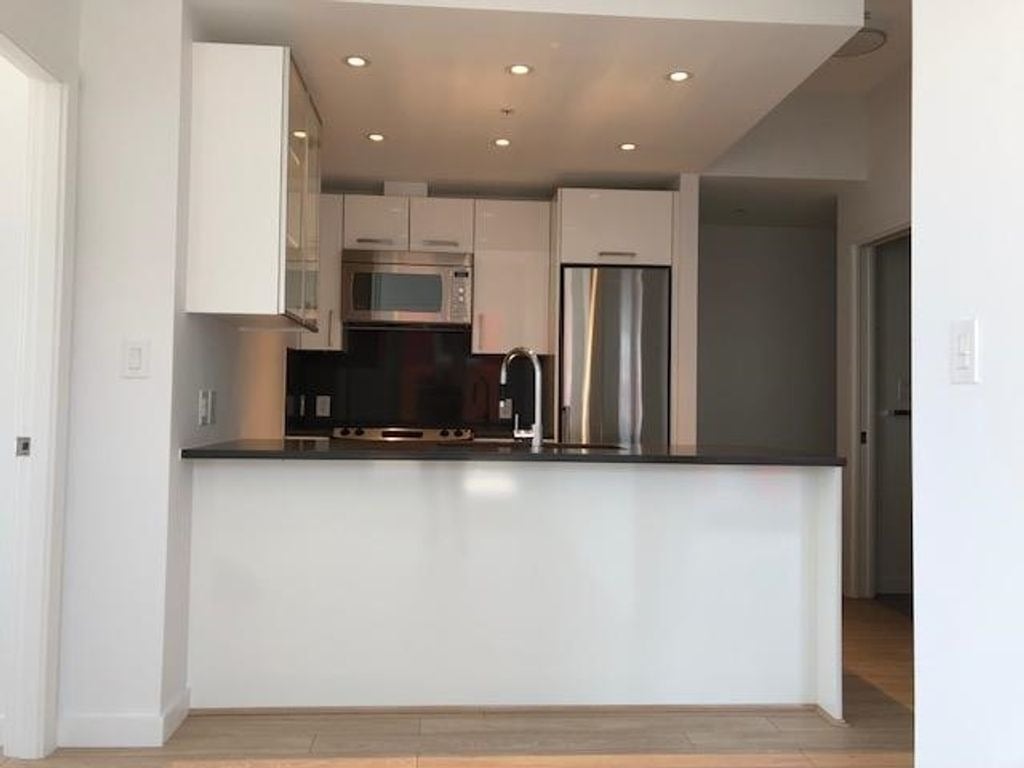 955 E Hastings St, PH#7