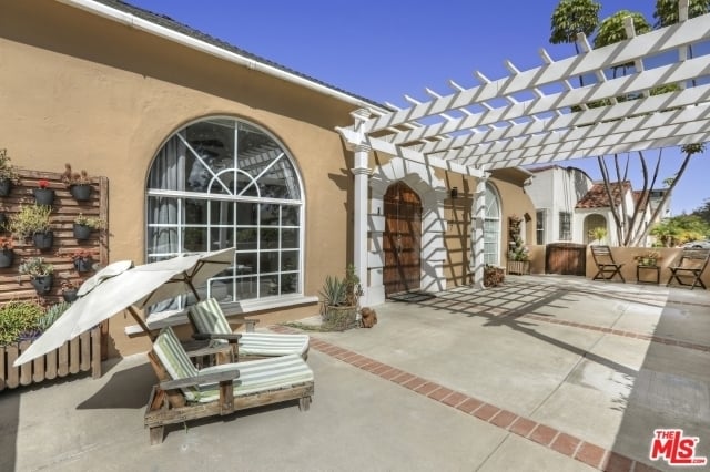 1147 Keniston Ave