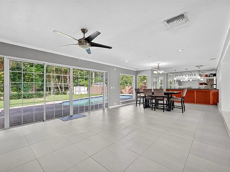 801 Holly Ln, Plantation