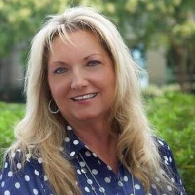 G Yvonne Bean Charlotte, NC Real Estate Agent Headshot