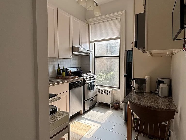 71 8th Ave Ste C1