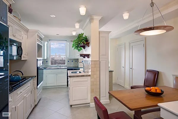 6 W 77th St Ste 14AB