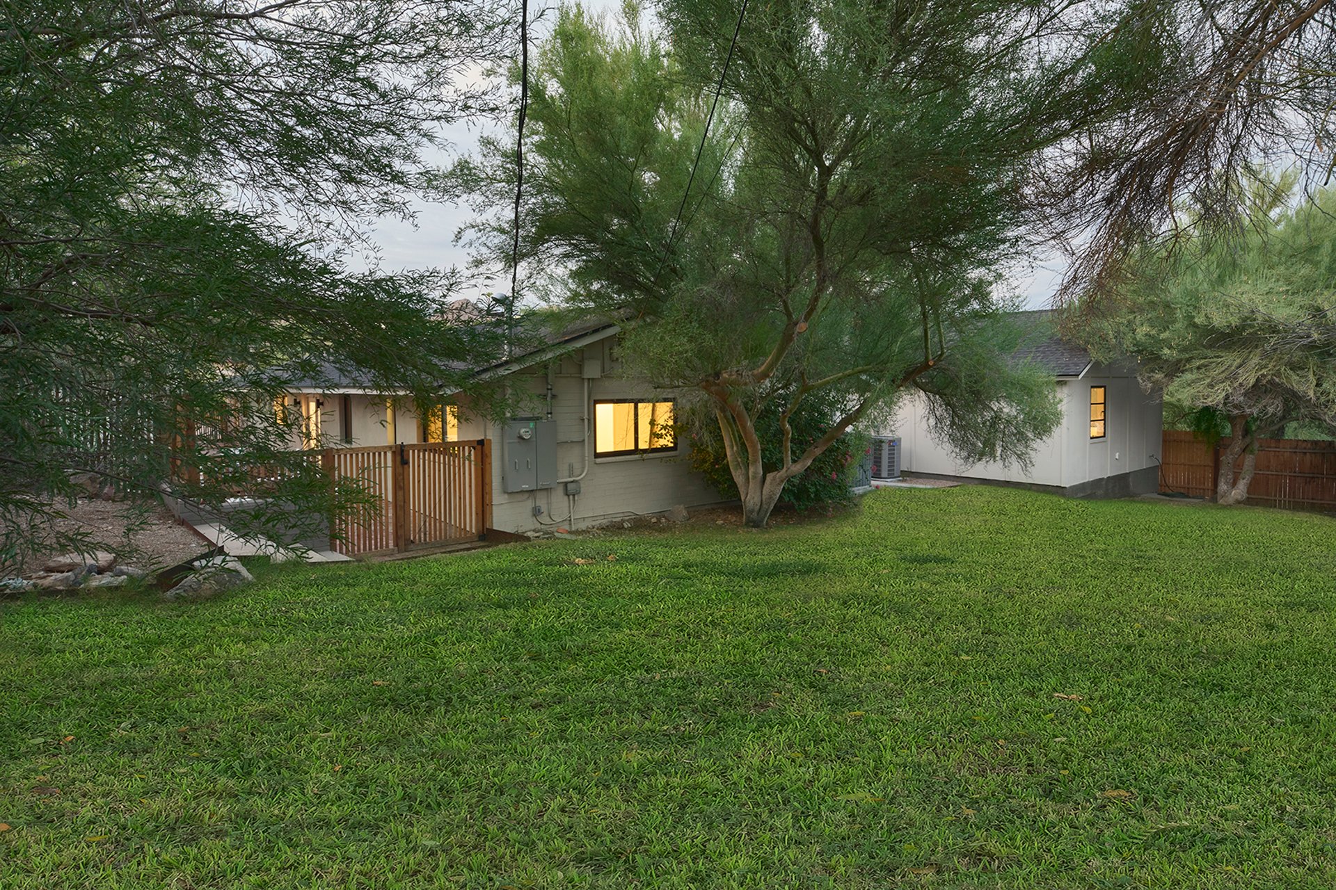 4035 E MCDONALD Drive