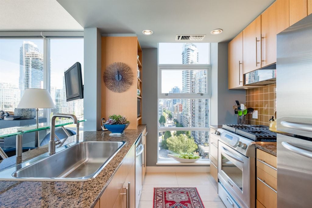 638 Beach Cres, #1805