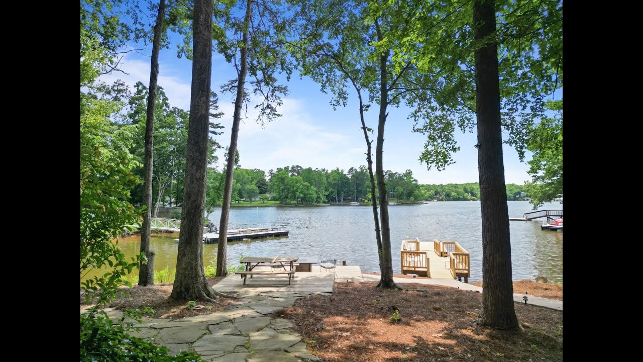One-of-a-kind AMAZING Lake front home - 122 Mountain Harbor Dr