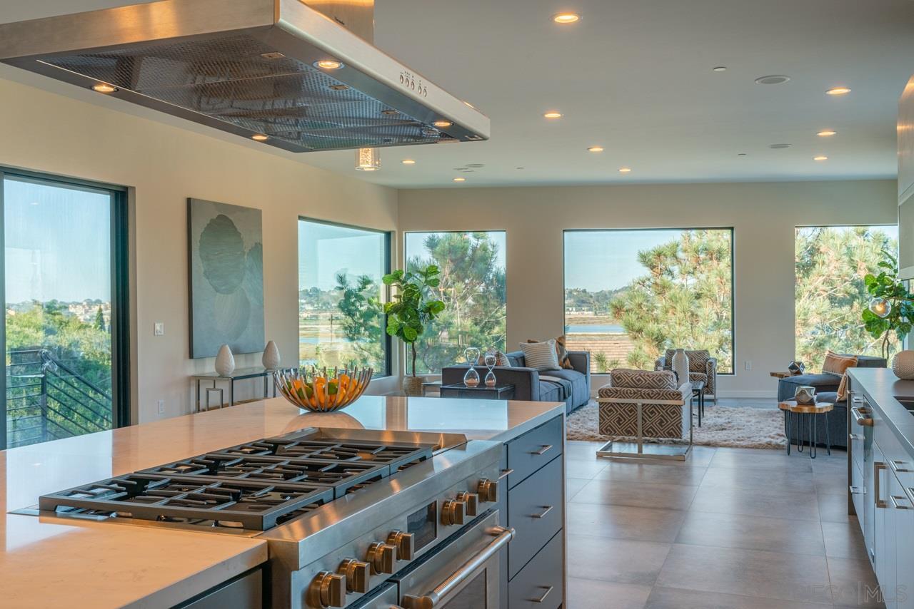 2829 Racetrack View Dr