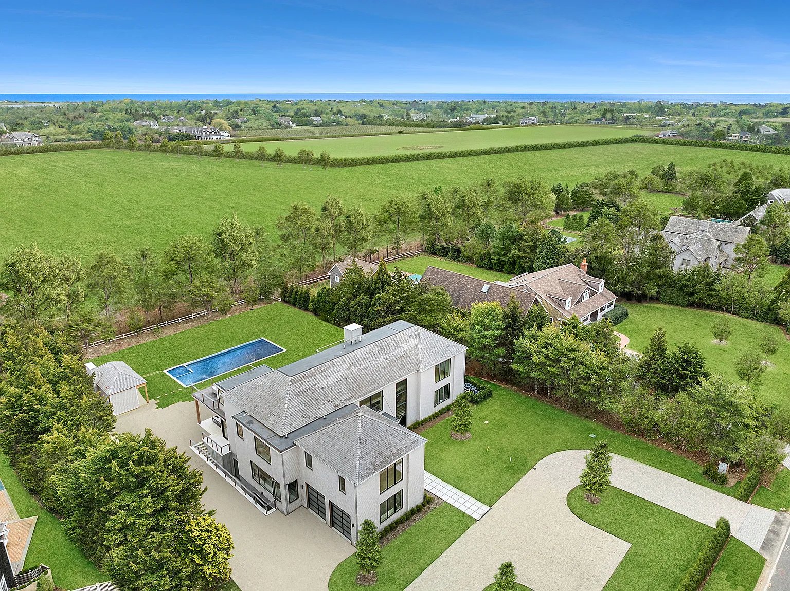 637 Halsey Ln